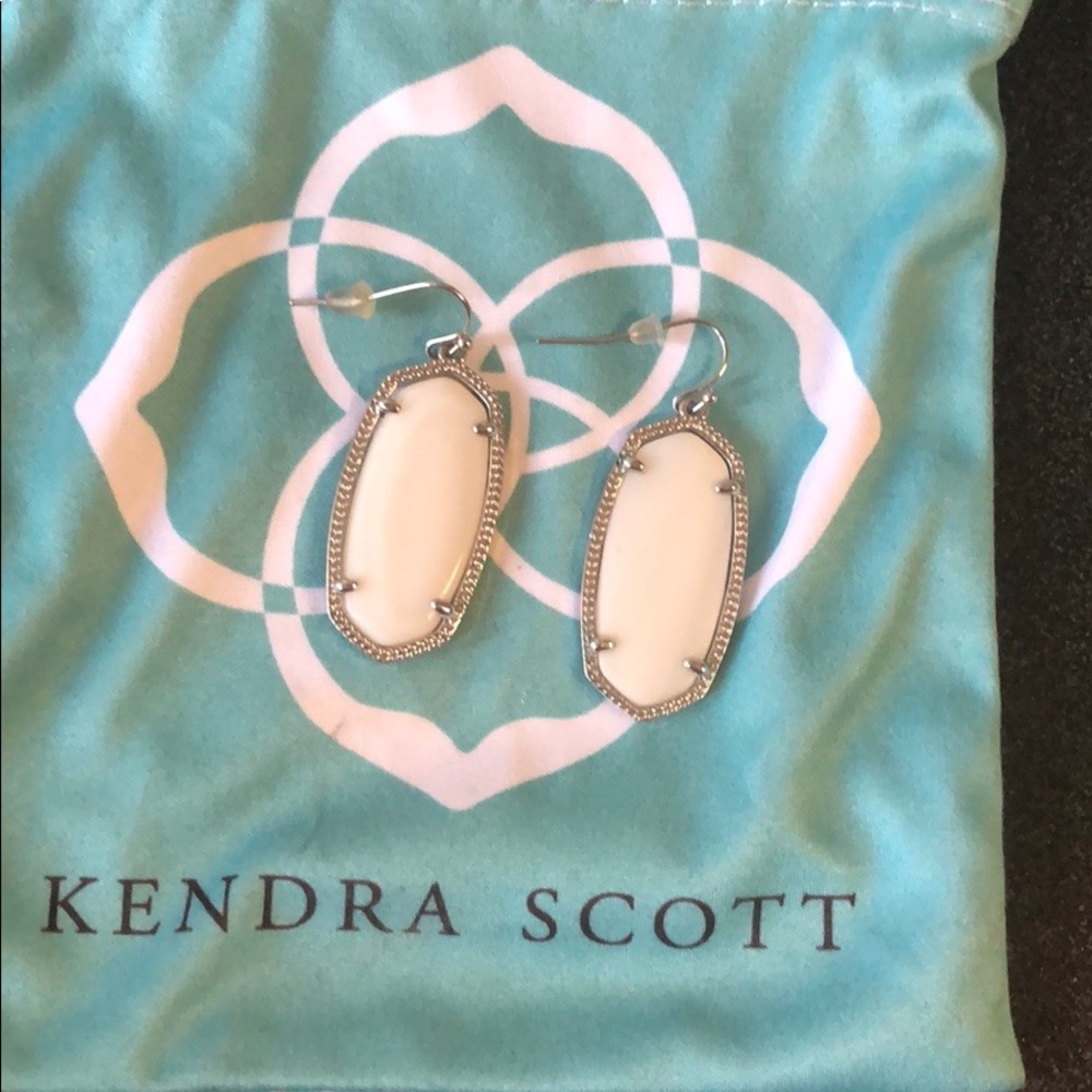 Kendra Scott white and sliver Elle earrings